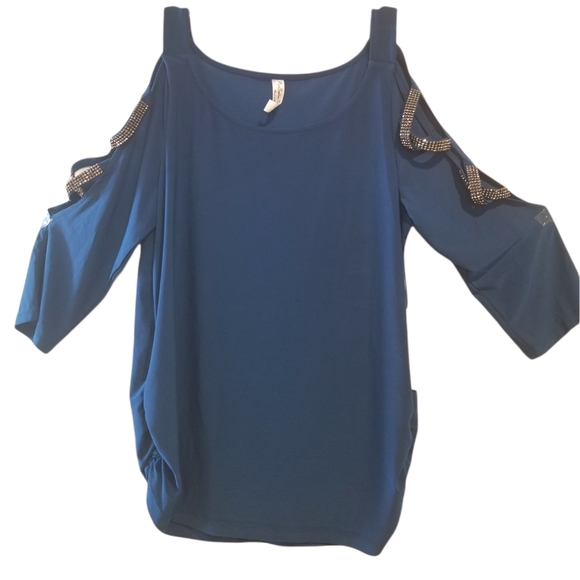 🌈NWT Cold shoulder top - Picture 1 of 9